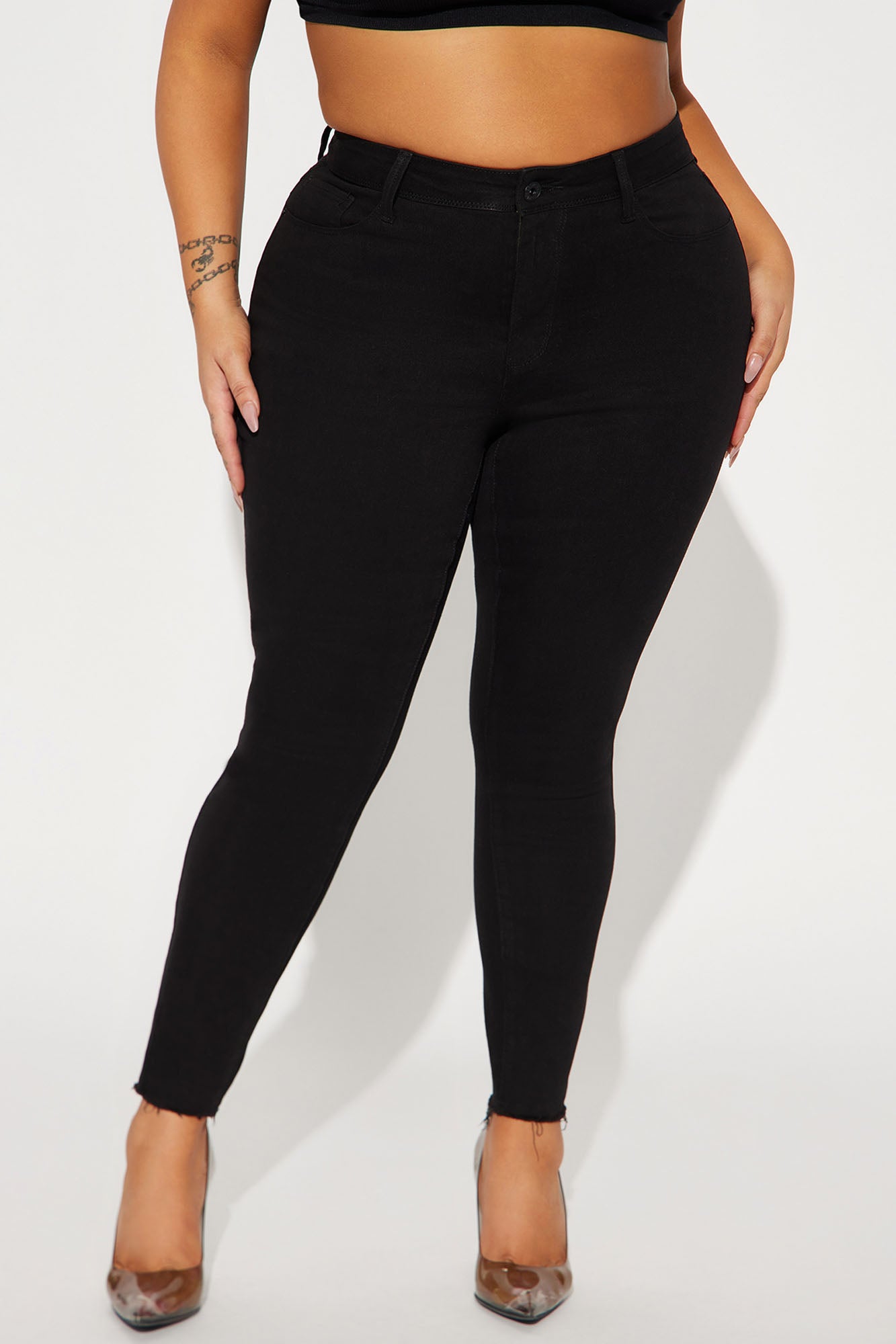 02-28-23STUDIO4_CE_AS_11-40-37_33_P78198CVW37_Black_P_23209_PLUS_PXF_JF