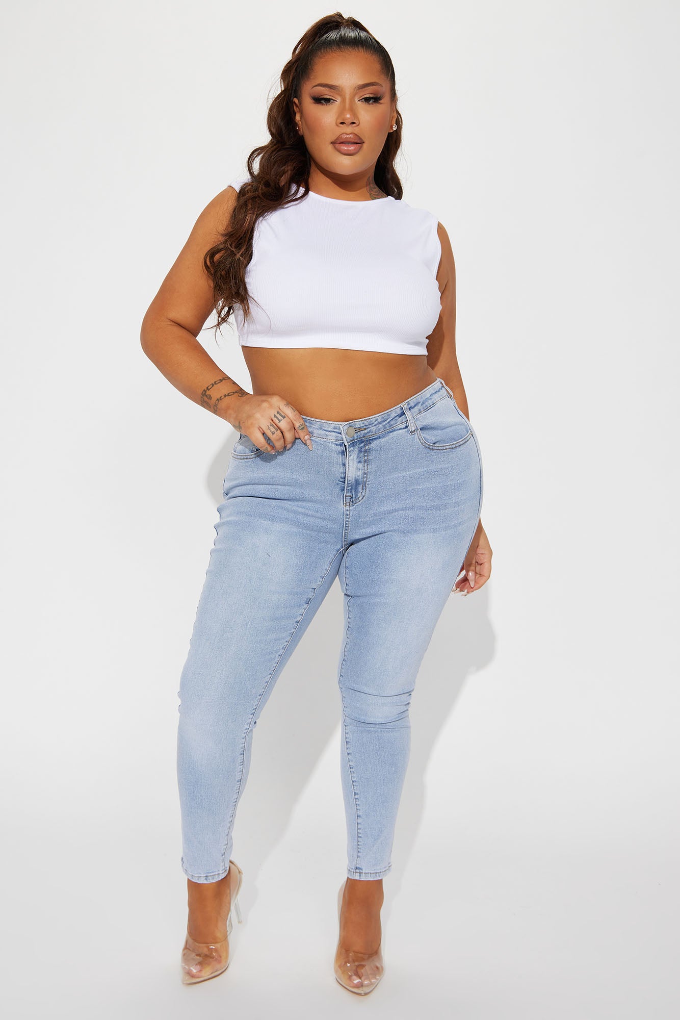 04-01-23Studio4CXB_AC_11-57-18_43_YJDM15MROPTION2_LightWash_P_9674_PLUS_DQ_DQ