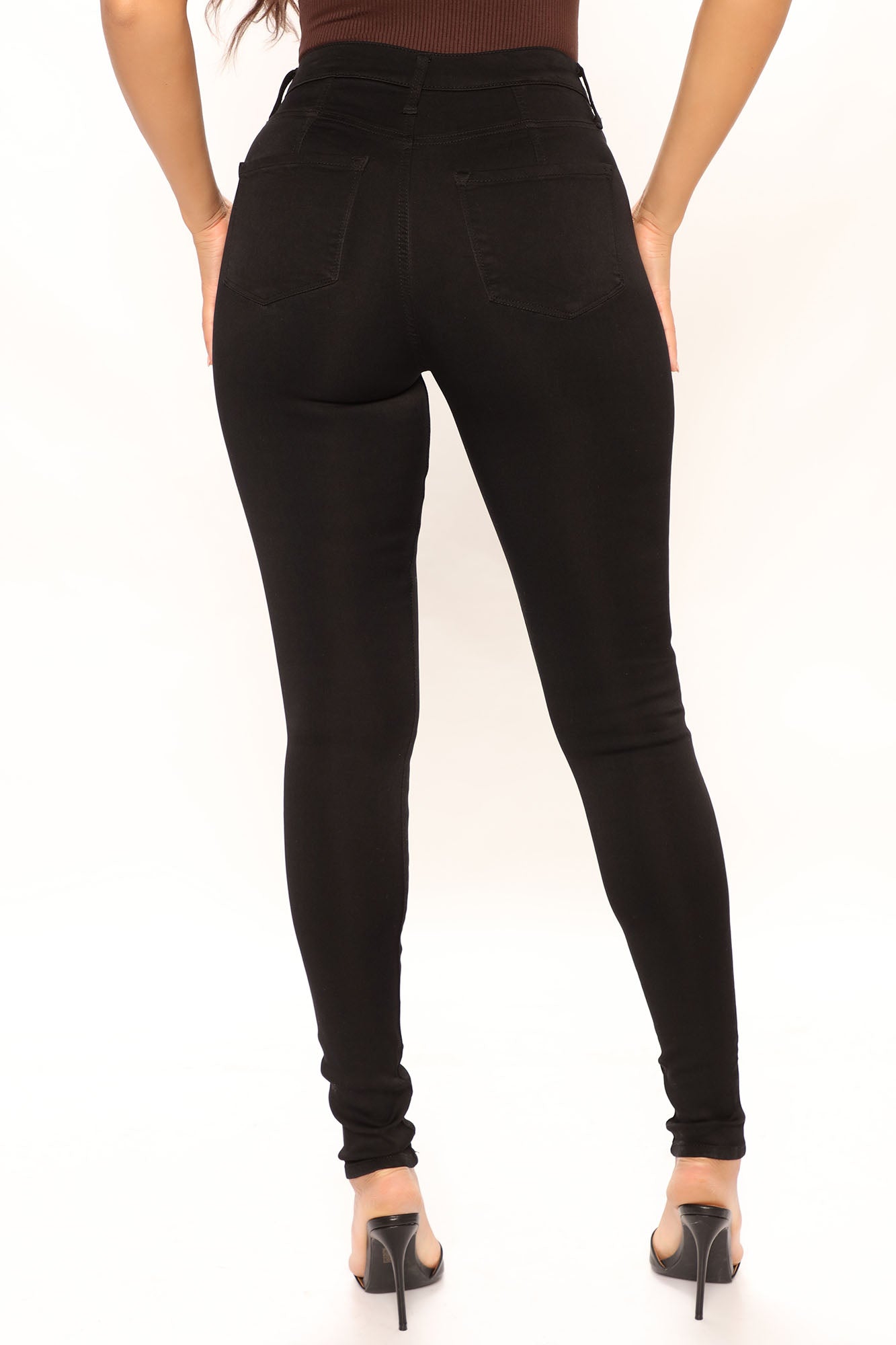 05-05-22Studio1_SN_KP_10-20-52_5_FN22804A57T_Black_R_P_7614_KL