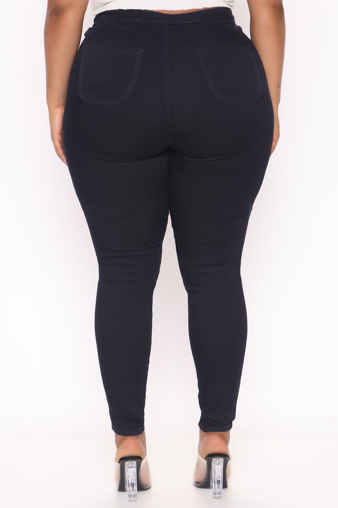 06-03-21Studio3_CE_JH_13-28-53_46_1166_DarkDenim_R_PLUS_2232_NT