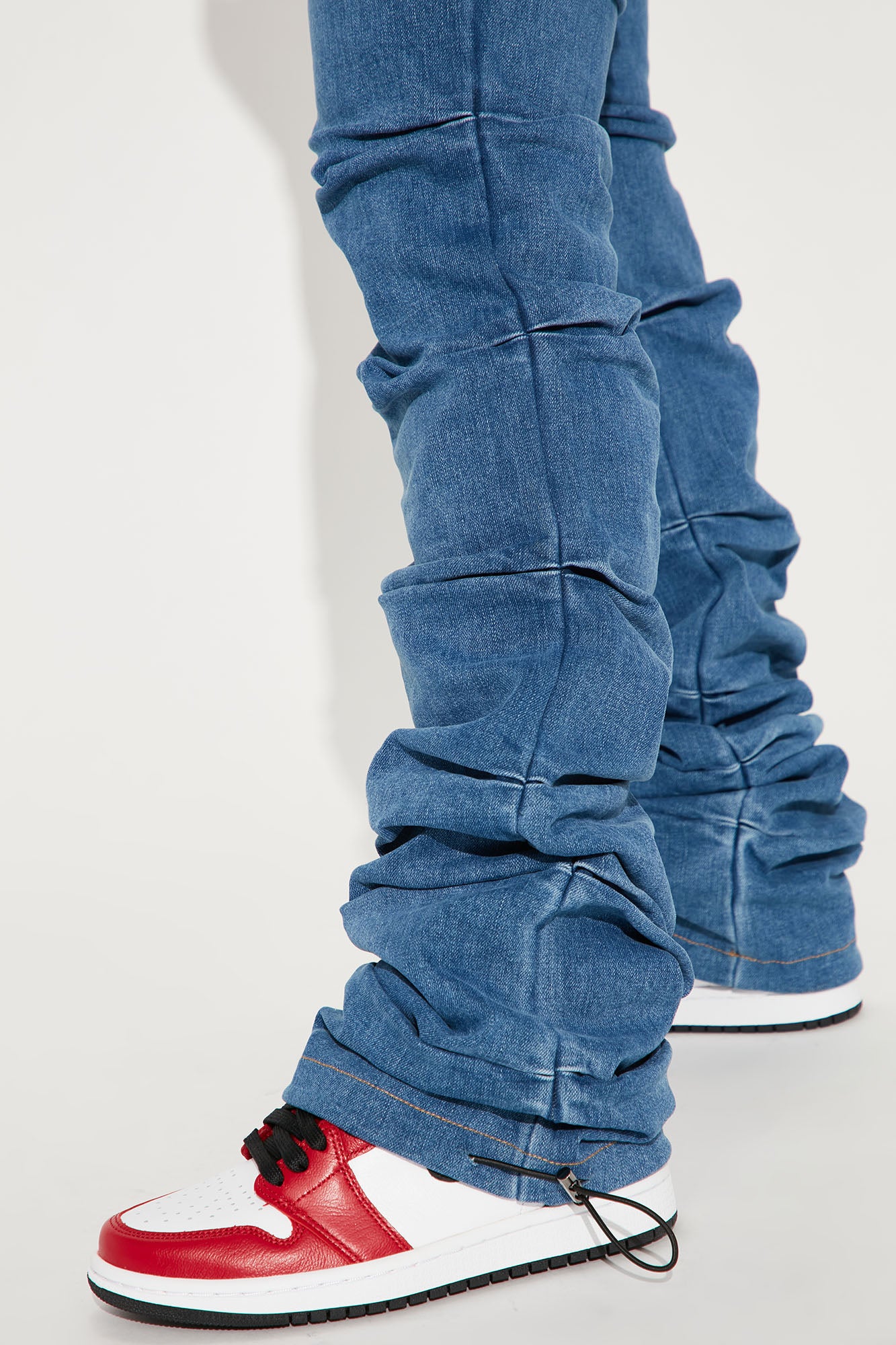 07-05-22Studio1_CE_MR_14-48-58_34_LP7110BFN_MediumBlueWash_7097_EH