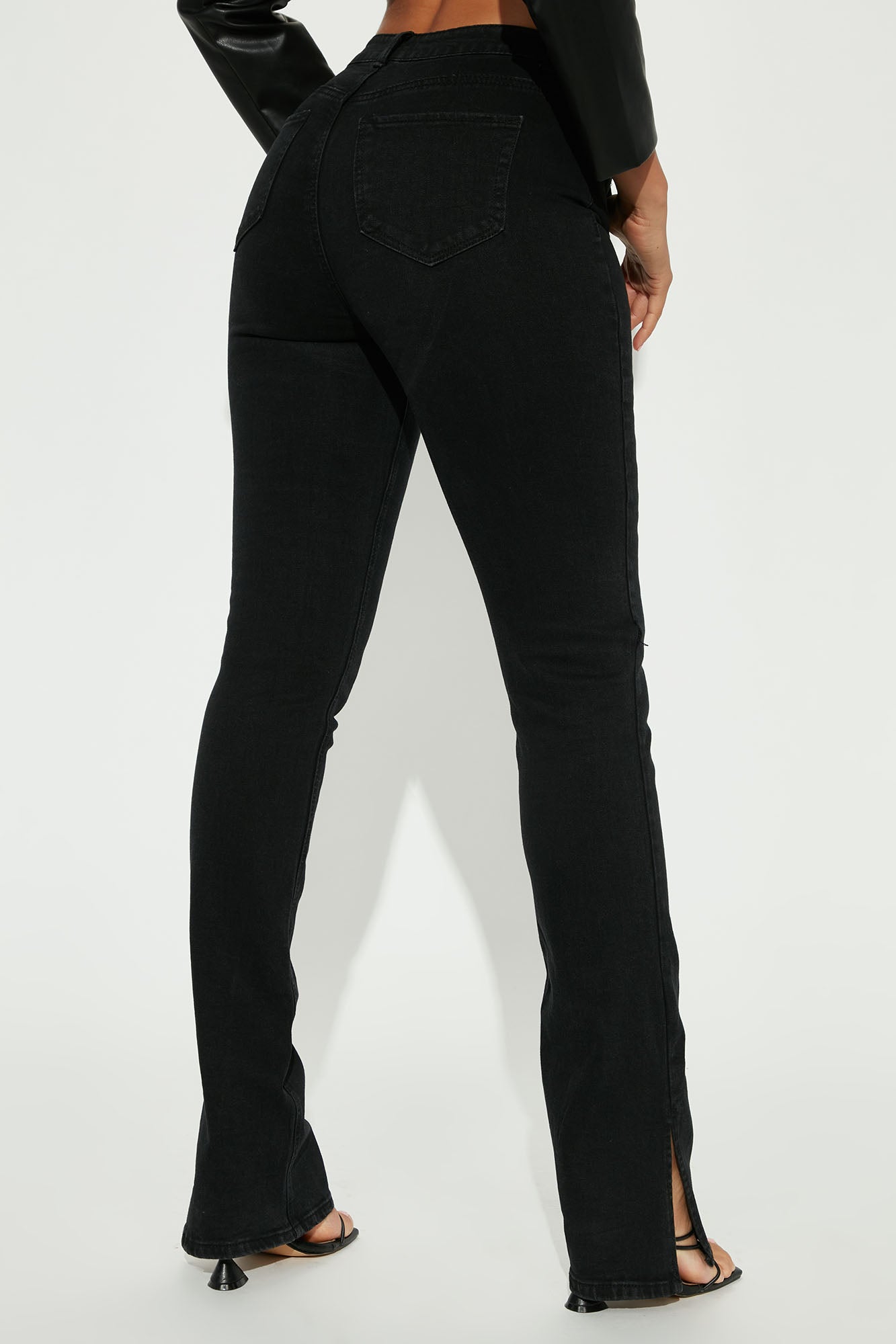 07-18-22Stuido1_SN_RL_15-21-16_17_FNJB812238T_Black_PR_2978_EH_01feba25-53bd-4a08-8968-630e7d0a08f3