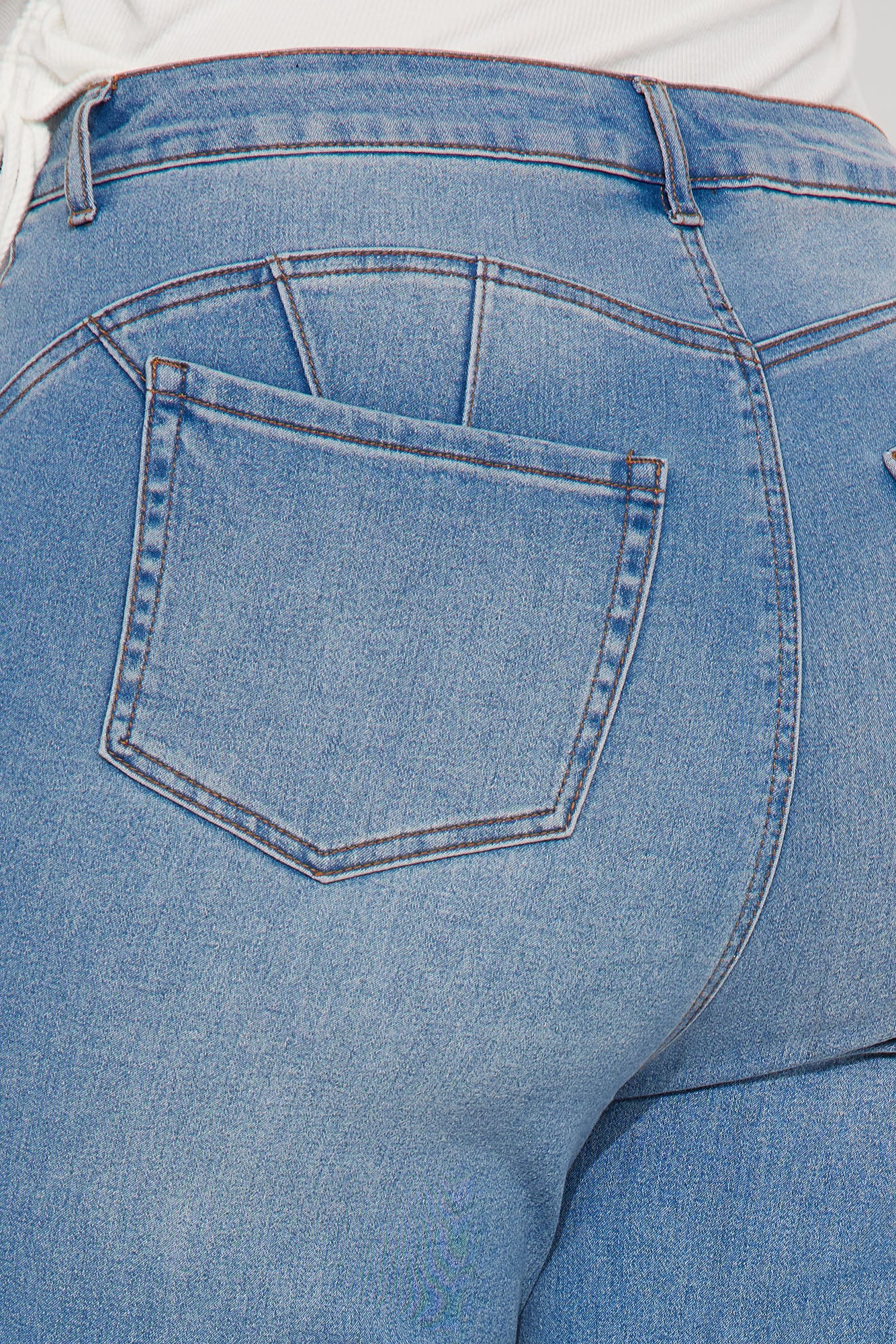 08-04-23Studio4_BT_DB_11-53-50_15_LRMP83WM_LightBlueWash_P_22794_PLUS_SG