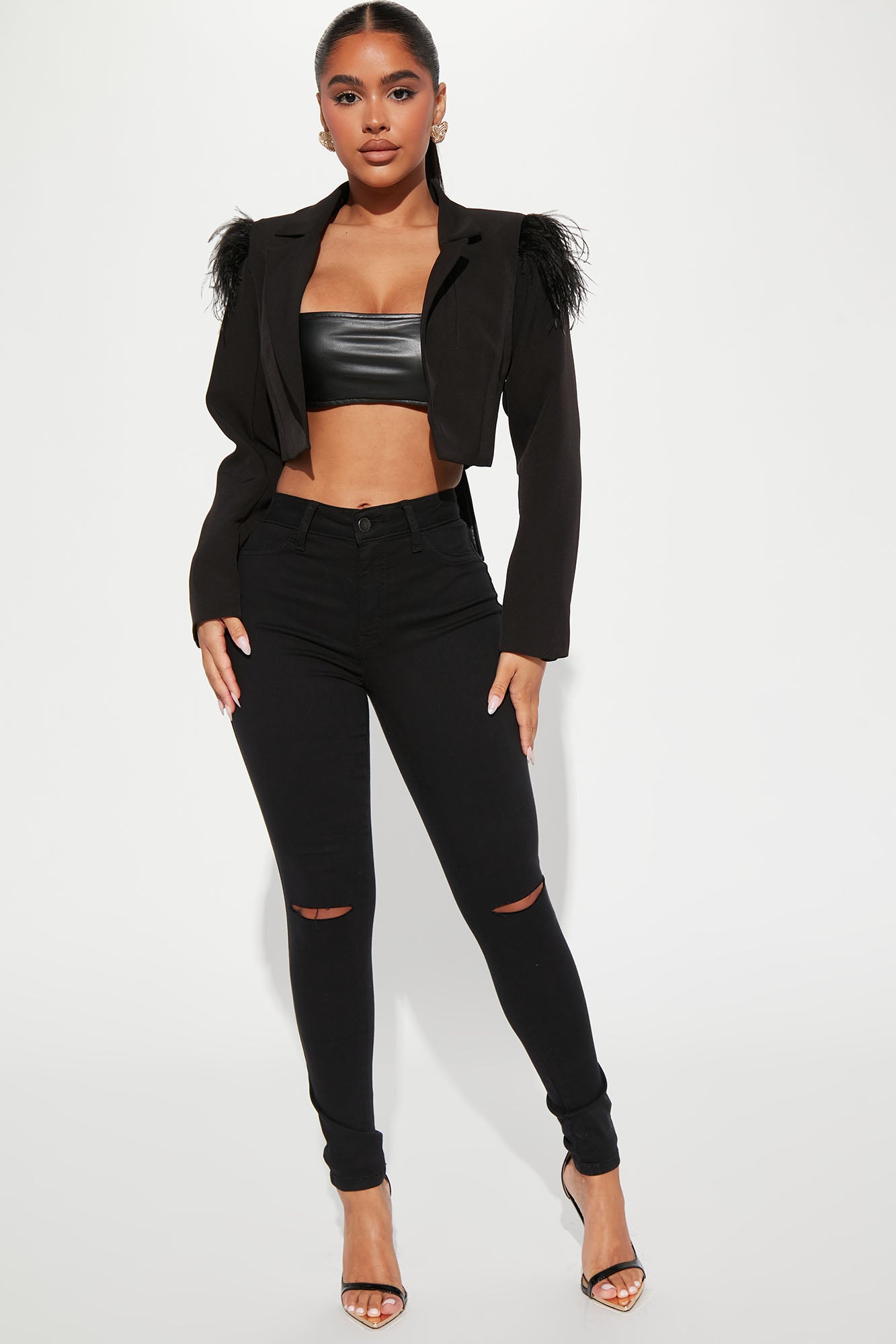 09-02-22Studio2_ME_CN_10-47-29_12_P831P_Black_P_R_1035_EH