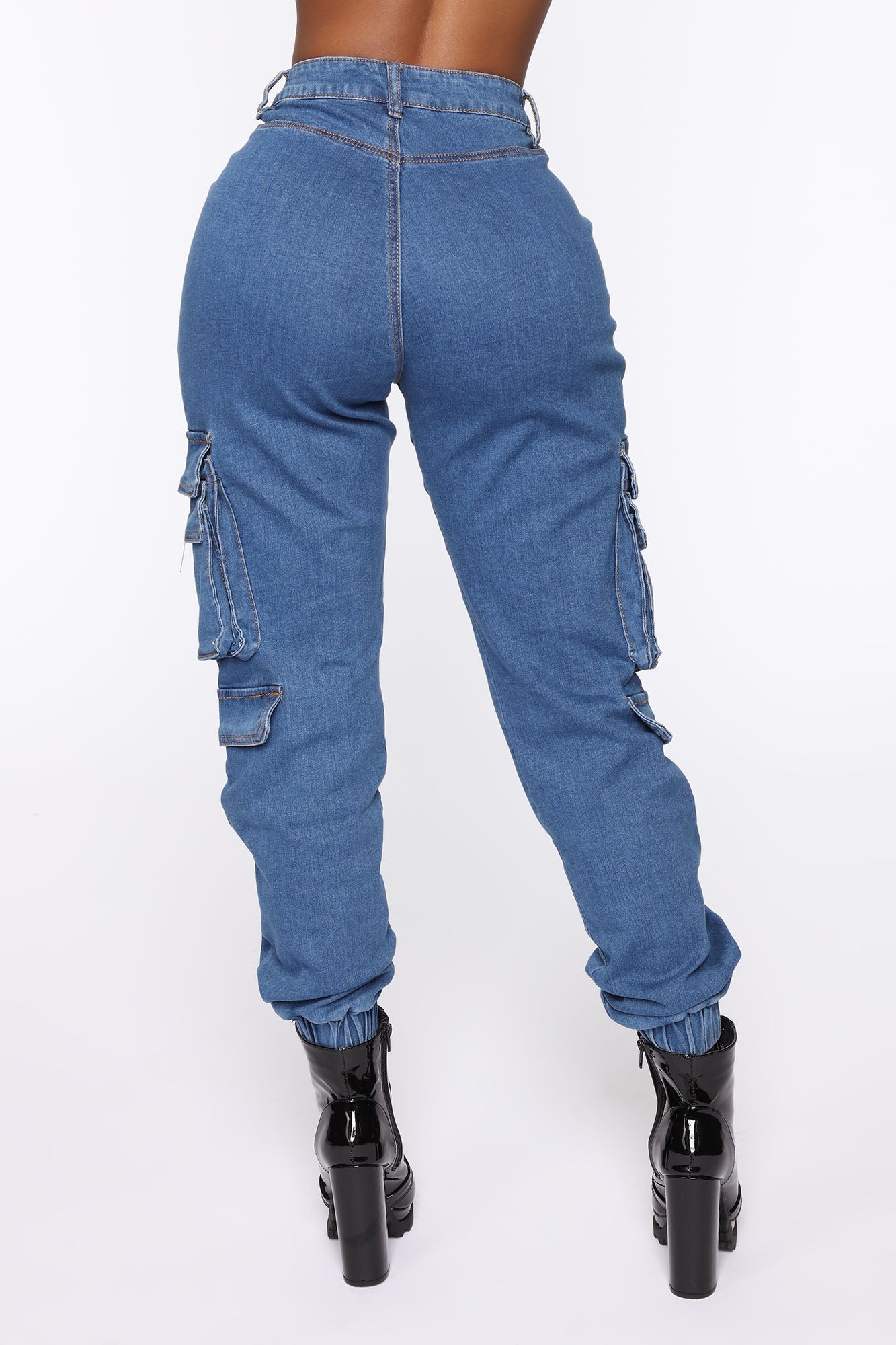 11-26-19_Studio_1_DD_ES__12-00-34_2__RJJ3595_Blue__15_RA