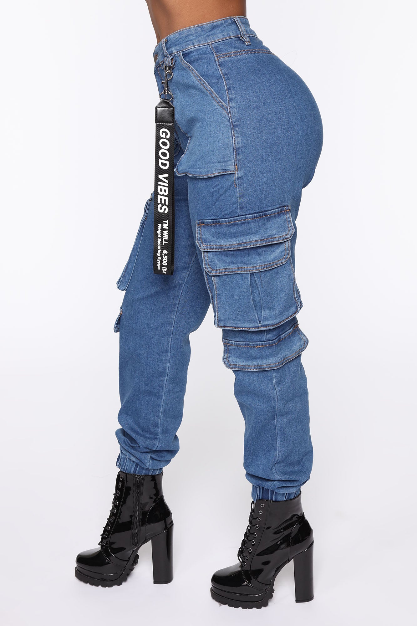 11-26-19_Studio_1_DD_ES__12-00-34_2__RJJ3595_Blue__17_RA