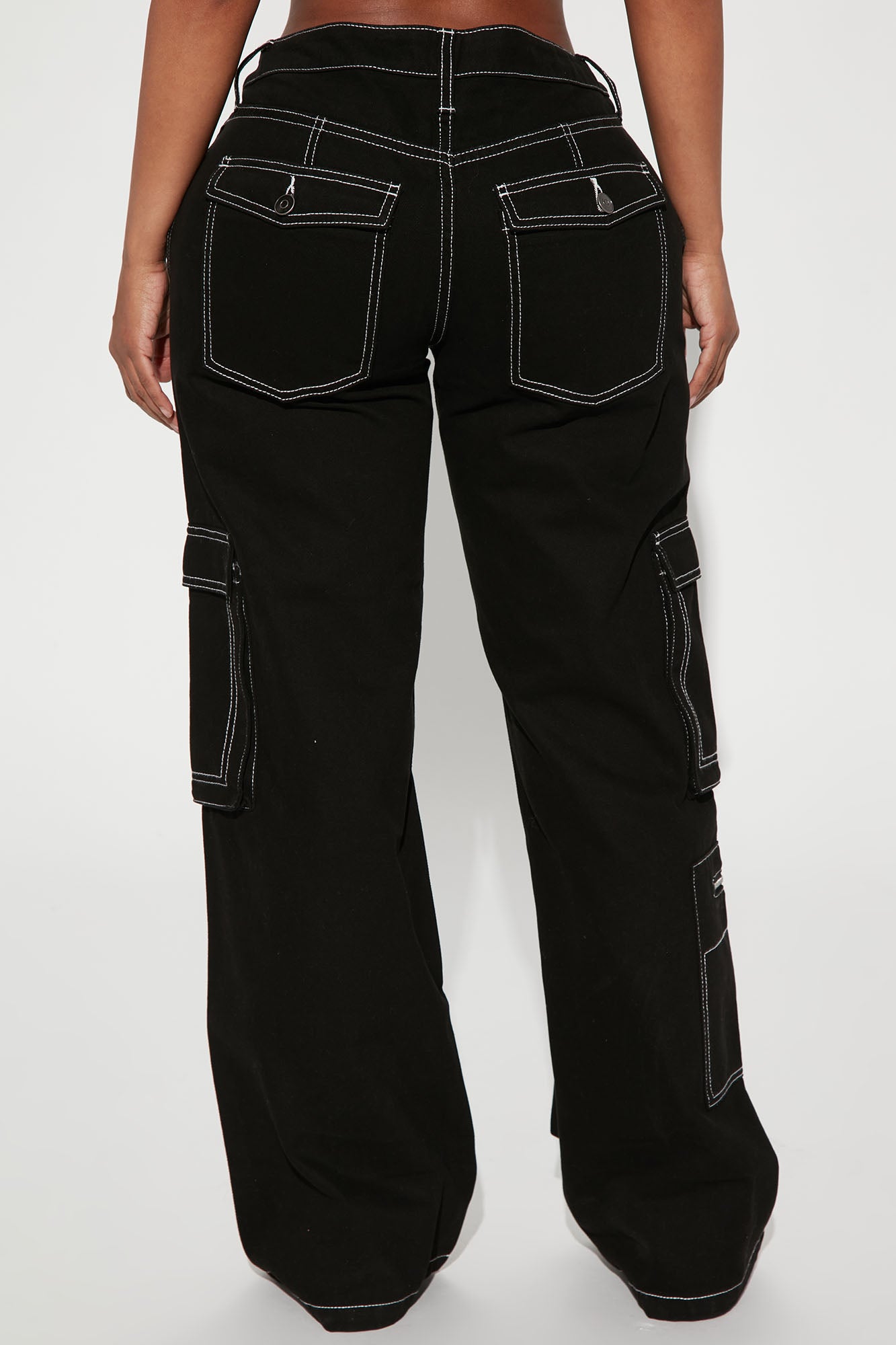 12-14-22Studio2_ME_RL_15-09-36_28_FNJ0808226_Black_3758_EH